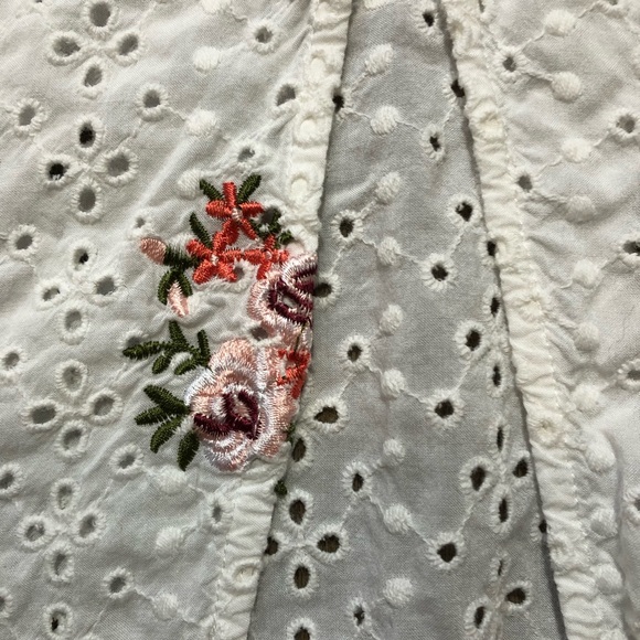 Vintage Embroidered Eyelet Crop Top - Picture 15 of 17